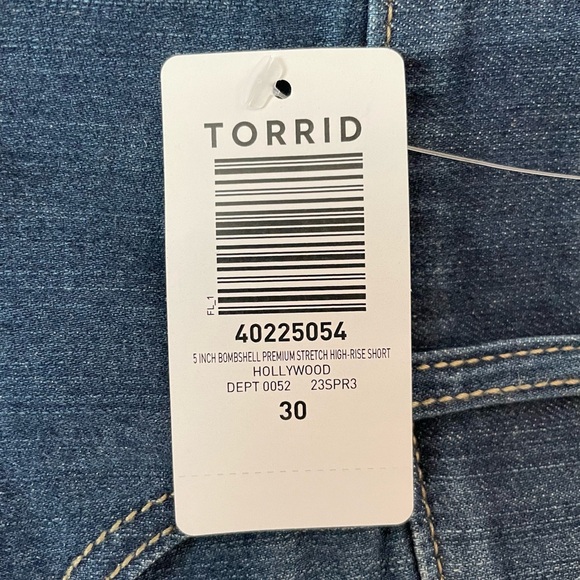 Torrid Plus 5 INCH BOMBSHELL PREMIUM STRETCH HIGH-RISE SHORT - Size 30 - Picture 4 of 4
